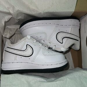 Size 3C black and white Air Force 1